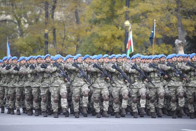 Cumhurbakan Erdoan ve Trk askerleri de Azerbaycan'n Karaba Zaferi nedeniyle dzenledii trene katld.