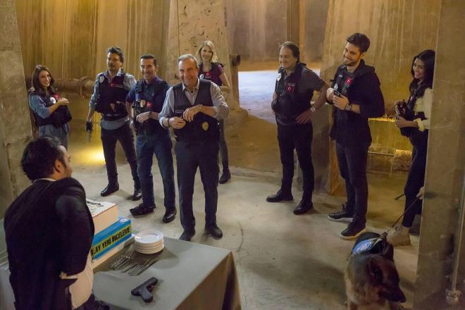 Fox TV'de ekrana gelmeden byk tepkiler eken, isim deiikliine giden dizi daha fazla dayanamad.