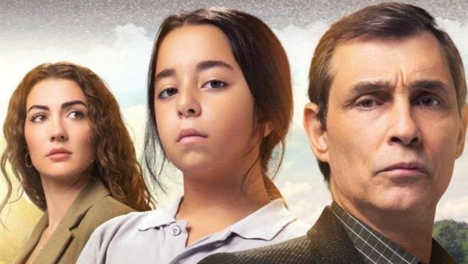 Barollerinde Erdal Beikiolu, Beren Gkyldz ve Burcu zberk'in yer ald ocukluk dizisi reyting savanda istedii baary kanal ynetimine ve yapmcya salayamad.