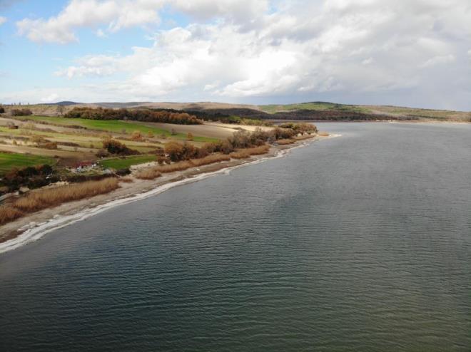 stanbul'da hava scaklnn mevsim normallerinin zerinde seyretmesi ve yasz geen aylarn ardndan barajlardaki doluluk oran son 10 yln en dk seviyesine kadar dt.