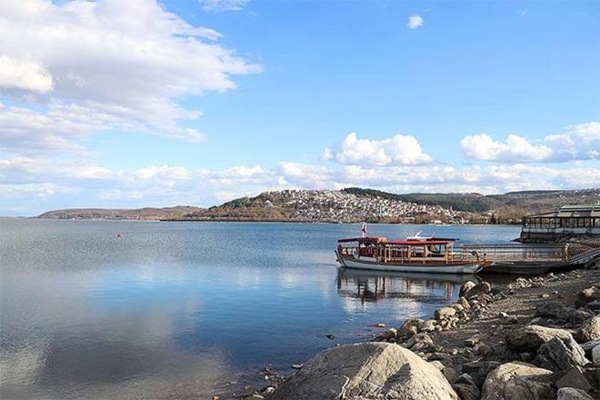 Yerli turistlerin kstlama gnlerini Sapanca'da geirmek istediini dile getiren Ylmazer, "Hafta sonlarn Sapanca'da geirmeyi tercih ediyorlar. Gle yasaklardan dolay inemeseler de yeilliin ortasnda gnlerini geiriyorlar. ou konaklama siteleri, evleri yeilliin ierisinde, doal gzellii var. Hafta sonlarn byle deerlendirmeyi tercih ediyorlar" ifadelerini kulland.