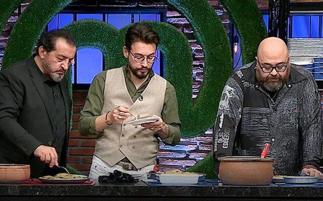 Bu be eit yemekten oluan meny yapmalar iin verilen sre bir saat oldu. Srenin bitimiyle hazrlanan yemekler eflerin beenisine sunuldu. Sre sonunda efler tadm yapt yemeklerde hangi takm daha baarl bulduunu aklad.