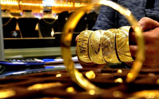 "Fed&#8217;in aklamalar ve tevik grmeleri altnn hareketi asndan kritik olacak"  <br>  Mali teviklerin bir ihtimal ylsonundan sonraya kalmas da sz konusu olabilir. Ksa vade iin henz deerli metaller tarafnda net bir trend dn gereklemedi ve fiyatlar yeni katalizrler aryor. Fed&#8217;in aklamalar ve tevik grmeleri altnn hareketi asndan kritik olacak, dk getiriler altn geni vadede desteklemeyi srdrecektir."