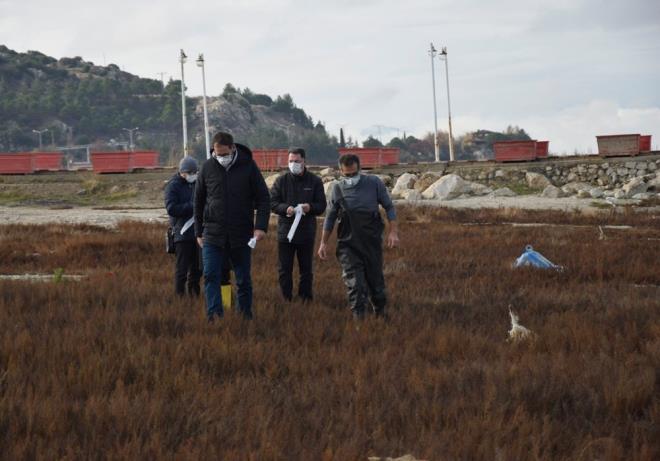 Burdur Gl'nde kyya yakn bir alanda gaz knn olduu ve buna bal olarak "bir depremin meydana gelebilecei" iddiasnn ardndan niversitelerden konunun uzman bilim insanlar glde inceleme balatt.