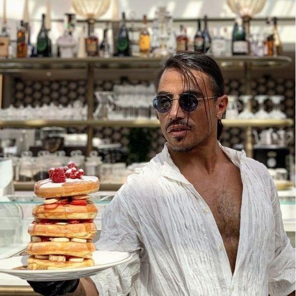 Et doramadaki profesyonelliini dar zamanda ok i yapma konusuna borlu olan Nusret, ilk olarak 2007 ylnda stinye Park&#8217;ta alan kasap-restoran konseptinde almaya balamtr. Bu deneyimin ardndan Dnya zerindeki dier restoran konseptlerini grmek isteyen gen giriimci, Arjantin&#8217;e doru yola kmtr.