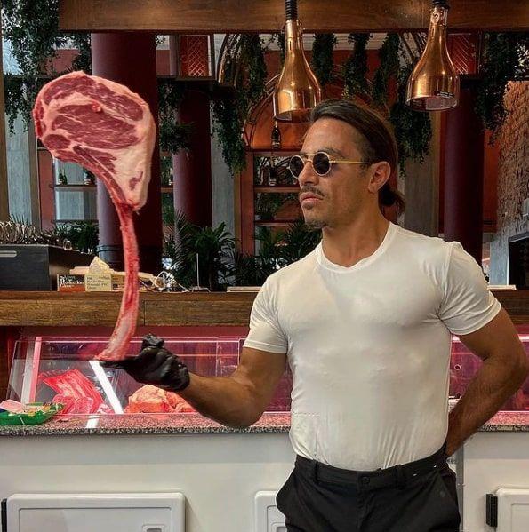 Nusret Gke: Meslek hayatna Bostanc&#8217;daki kasaplar arsnda balayan Nusret, uzun bir sre kasap rakl yapmtr. Byk bir kasap dkkannda 10 ustayla ayn anda alan Nusret, gnde 18 saat aktif olarak almtr.