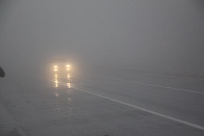 GR MESAFES 10 METREYE KADAR DT  D-100 kara yolunun Bakacak, Seymenler ve Elmalk mevkilerinde etkisini gsteren sis nedeniyle gr mesafesi zaman zaman 10 metreye kadar dt.