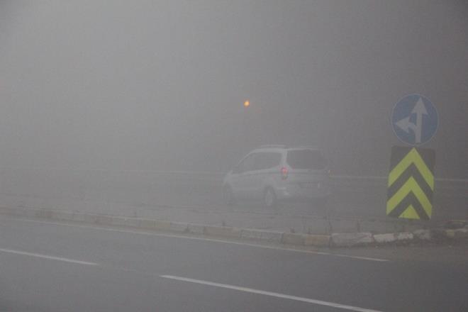 Otoyol kenarndaki sis ikaz lambalar yaklarak gr mesafesi artrlmaya alld.