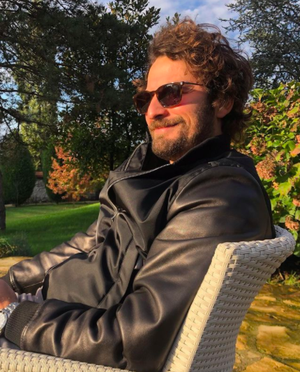 Sosyal medyay nadir kullanan isimlerden olan Birkan Sokullu yapt paylamlar ile takipilerinin akln bandan almay  iyi biliyor. Daha ok tek olduu ve dizi setlerinden paylamlar tercih eden oyuncunun son fotoraf isyan ettirdi.