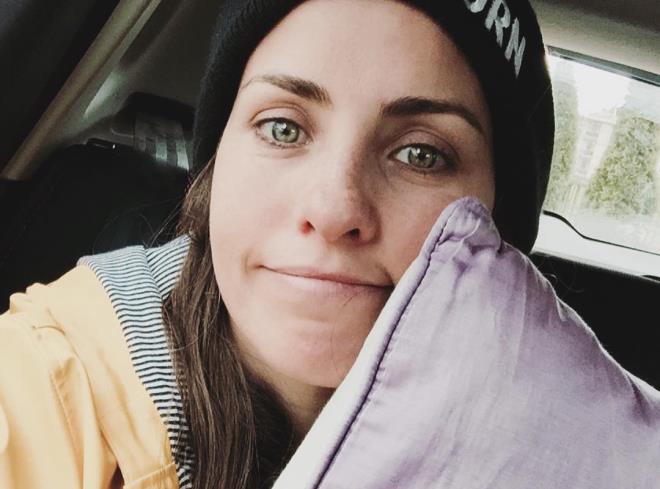 "2 Aralk&#8217;tan bu yana Covid tedavisi gryorum artk son gnlerim 2 gnm kald. Eim Tan da Covid&#8217;e yakaland ve 13 gn boyunca hastanede kald, ok zor geirdi. Ben be gn boyunca hastanede kaldm. Annem de ayn ekilde Covid oldu o bize gre daha hafif ekilde atlatt. Kaynpederimin cenazesi srasnda yakalandmz dnyoruz. Aileden birka kii daha yakaland nk ok dikkat etmemize ve evde sadece alt, yedi kii olmamza, kimseyi kabul etmememize ramen maalesef yakalandk. Gerekten hi kolay deil.