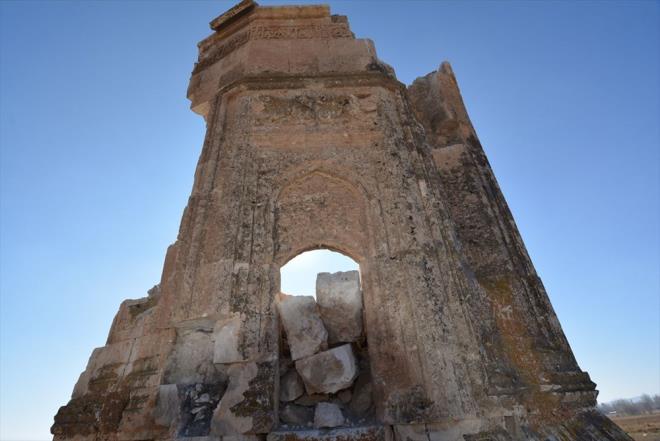Erci Kaymakam ve Belediye Bakan Vekili Nuri Mehmetbeyolu, gazetecilere yapt aklamada, ilenin tarih boyunca birok medeniyete ev sahiplii yaptn syledi.