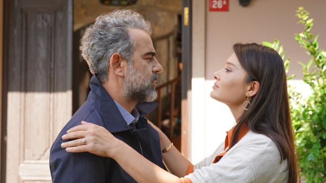 Zlf Livaneli'nin Konstantiniyye Oteli romanndan uyarlanan dizi srkleyici hikayesiyle pazar akamlarnn vazgeilmezi haline geldi.