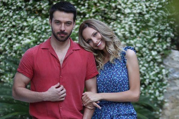 ATV kanalnda pazar akamlar yaynlanan Maria ile Mustafa dizisi, reyting kurban oldu. yi balayan dizinin sonu ise bir hayli kt bitti. Reytinglerde kanaln yzn gldrmeyen dizide bir de koronavirs oku yaand.