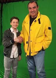 Yemek ve tatl tarifleri ilgi alanlarm: Sadece gazetecileri deil sanatlar da takip ederim. Gizemli sokak sanats Banksy&#8217;nin eserlerini ya da daha baka konular da... Michelin yldzl Fransz ef Alain Ducasse&#8217;n yemek ve tatl tarifleri ilgi alanlarm arasnda. Moda dnyasndaki gelimeler de ilgimi eker yle ki; 2019 ylnda dzenlenen Met Gala&#8217;nn temas entelektellikte bir ikon haline gelen Susan Sontag&#8217;n &#8216;Camp zerine Notlar&#8217; (Notes on Camp) makalesiydi.