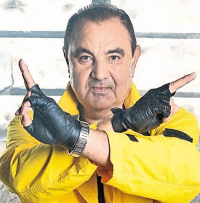 u an nasl bir hayatnz var?<br>  Bedenen stanbul, atalca&#8217;da doayla i ie siyaset bilimci, sosyolog eim Mge Teksoy ve sinema yazar, film eletirmeni olum Efe Teksoy&#8217;la birlikte iftliimizde zaman zaman yurtdnda; ruhen ise ben sevenlerimin, onlar da benim gnlmde yaayp gidiyoruz.