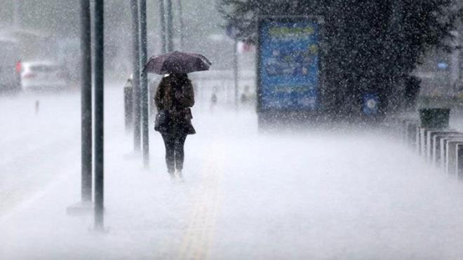 Meteoroloji Genel Mdrl tarafndan yaplan son deerlendirmelere gre; lkemizin kuzey ve dou kesimlerinin paral yer yer ok bulutlu, Bat Karadeniz, Orta ve Dou Karadeniz kylar ile stanbul, Kocaeli, Sakarya, Yalova, Bursa'nn dousu ve Krklareli'nin ky ilelerinin yer yer hafif yamurlu, Van evrelerinin hafif kar yal, dier yerlerin az bulutlu ve ak geecei tahmin ediliyor