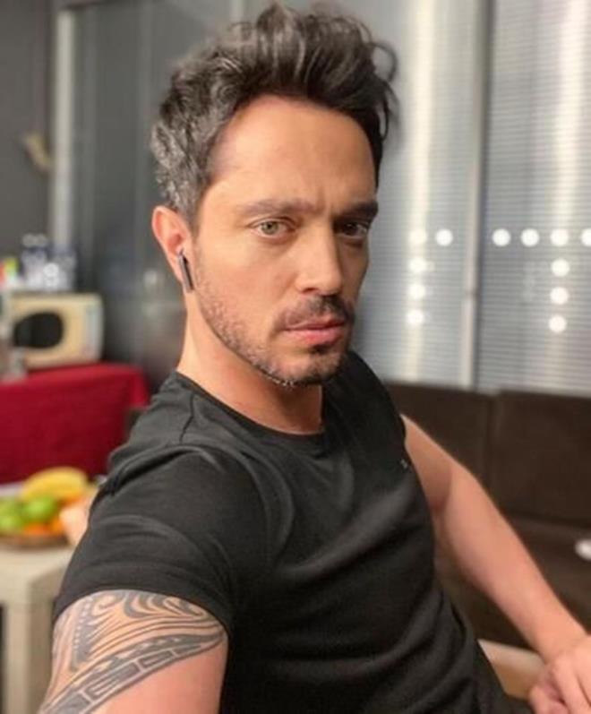 40 yandaki popu, &#8220;Kendimi mzie verdim. Bir det bir de gzel bir single olacak. Gzel eserlerle geliyorum&#8221; dedi.