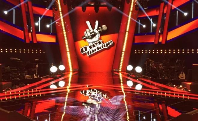 O Ses Trkiye'nin yeni sezonunda sevilen jri yesi yarmadan ayrld.