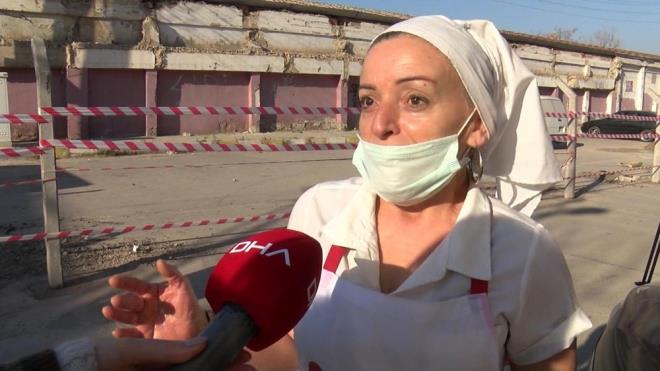 ''MADUR OLDUK''  Blge esnafndan Ebru cal, "Yolun getii yer tapulu zel mlkiyetmi. Arazinin sahibi ne olduysa bir anda yolu kapatma gerei duydu. Yolun bulunduu gzergahtaki esnaflar mahalle sakinleri olarak maduruz. Srekli zabta ile polis memurlar geliyor. lek bir sokakta yol tek eride dt " dedi.