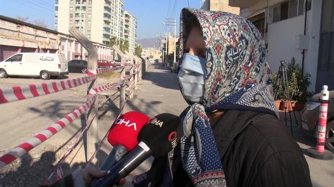 Mahalle sakini Sakine Karagz de "Biz de yola it direkleri ekilmeye balaynca ne olduunu anlayamadk. Gelip, ltler bitiler, galiba mahkemelik olmular. ki yldr yolumuz akt imdi aniden kapattlar. irkin bir ey oldu. Hepimiz zorlanyoruz arabalarmz kapnn nne bile koyamyoruz. Byk arabalar dnmekte zorlanyor. Bir an nce bunu zsnler" dedi.
