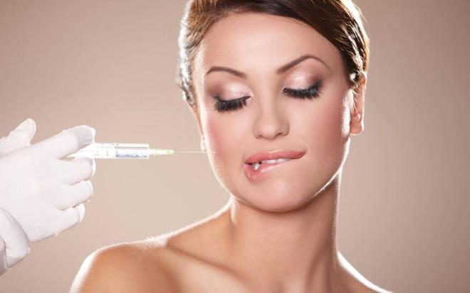 ltihaplanma tepkisi veriyor: Sz konusu etkinin baklk sisteminin verdii bir tepki olduunu belirten Dr. Shirley Chi, &#8220;A yapldnda baklk sistemi daha hzl almaya balar. Bu srete baklk sistemi vcutta doal yollardan olumam dolgu gibi maddelere kar iltihaplanma gibi tepkiler verebilir&#8221; dedi.