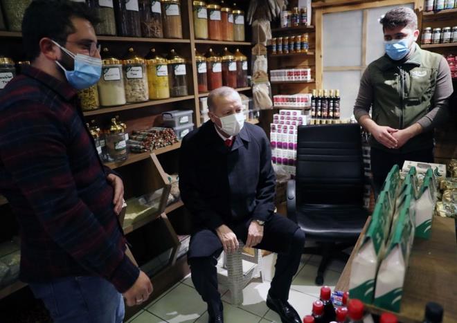 Cumhurbakan Erdoan, le saatlerinde Kskl'daki konutundan karak mer ztrk Camisi'ne geti.