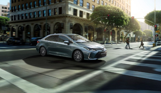 Toyota<br>    Yeni Corolla 1.6 Vision    Liste fiyat 190.900