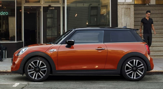 MINI 3 KAPI Otomatik Benzin Pure / 1499 / 136BG     Fiyat 298.978 TL  <br>  Kampanyalar<br>    -Bu aya zel, Yeni MINI Countryman ALL4 150.000 TL kredi kullanmna 12 ay vade ile %0 faiz avantaj ve 10.000 TL takas destei    -MINI 5 Kap 100.000 TL kredi kullanmna 12 ay vade ile %0 faiz avantaj veya Orijinal MINI K jant-lastik seti hediyesiyle Borusan Otomotiv MINI Yetkili Satclarnda. stelik 10.000 TL takas destei frsat