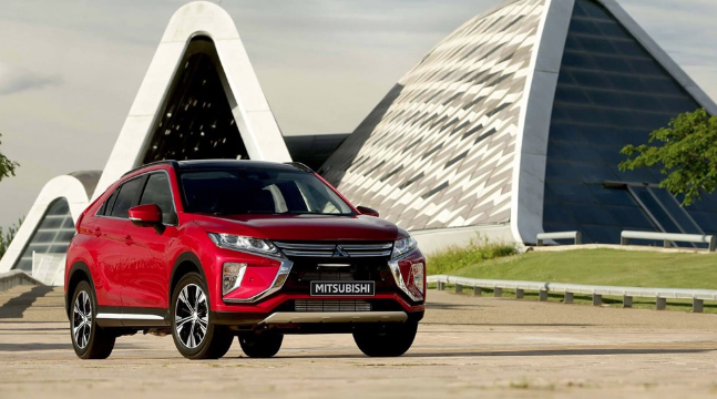 Eclipse Cross 1.5 4X2 INVITE MT    Fiyat 293.900 TL  <br>  Kampanyalar<br>    Eclipse Cross Invite CVT Sport Pack 13.000 TL'ye varan indirim kampanyas.