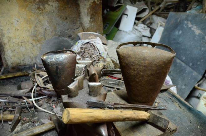 ancln ata, dede meslei olduunun soyadndan da anlalabileceine iaret eden Kkanc, kendisinin drdnc kuak olduunu ifade etti. anclk mesleinin atalarndan kaldn belirten Kkanc, "Atalarmz Aksekinin Cemerler mahallesine asrlar nce yerlemiler. Soyad kanunu knca dedelerimiz soy ismimizi Kkanc olarak koymular. Babam bu meslei dedemden, dedem ise babasndan, dedemin babas ise yine babasndan renmi. Ben drdnc kuak an ustasym. 4 olum 2 kzm var. Sadece kyde birlikte yaadmz olum Ali bu meslei rendi ama devam etmeyip hayvanclk mesleini seti. u anda hayvanclk yapyor. Dier ocuklarm ise Antalyada baka mesleklere yneldiler" dedi.