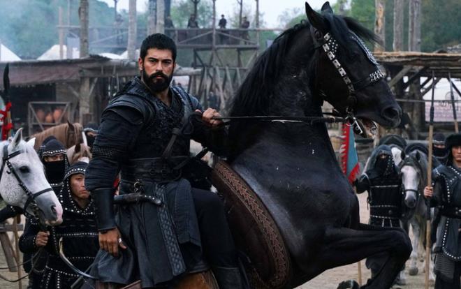 ATV'de frtnalar estiren yapmlar hz kesmeden yayn hayatna devam ediyor. Kurulu Osman ise reytingleri elinde tutan bir bambaka dizi. Son zamanlarda ise oyuncu deiikliiyle sevenlerini bir hayli heyecanlandryor.