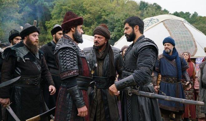 Bozda filmin yapmn stlendii Burak zivit'in barolnde olduu iddial dizi gl oyuncu kadrosunu geniletmeye devam ediyor. Son olarak ATV'nin en uzun soluklu dizisi Ekya Dnyaya Hkmdar Olmaz'da oynayan oyuncu Kurulu Osman dizisinin kadrosuna dahil oldu.