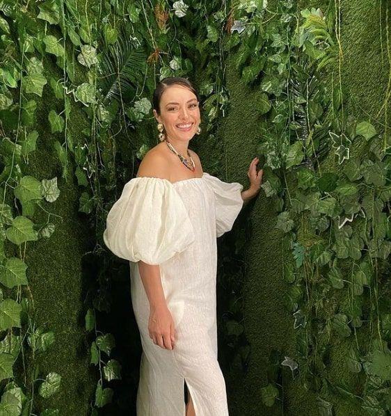 2005 yl Ezgi Mola iin hzl balad; ilk olarak Trkan Derya'nn ynettii Hrsz Polis adl televizyon dizisinde yer alan baarl oyuncu, ayrca Ylmaz Erdoan tarafndan ynetilen komedi / macera filmi Organize ler'deki rol ile ilk defa sinemaya admn atm oldu.