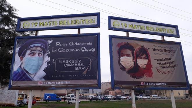 ''PARKA GDECEKM K GZMN E, MASKESZ IKMASA BAR''  Sosyal medyada byk ilgi gren afi almalarnda, pler Kral, abanolu aban, Selvi Boylum Al Yazmalm, iek Abbas, Neeli Gnler gibi film sahnelerindeki akllara kaznan Yeilam sanatlarnn replikleri yer alyor.