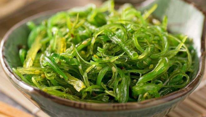 Swansea niversitesindeki aratrmaclar, u anda karranegann Kovid-19?a etkilerini aratrmak iin 480 salk alanyla bir klinik deneme gerekletiriyor. ICE-COVID ad verilen denemenin sonularnn Mays 2021'de aklanmas bekleniyor. Swansea niversitesi'nde almann e bakan Dr.Zita Jessop, "nceki almalar, iyota-karragenan bazl burun spreylerinin koronavirslere kar etkin olduu gsteriyor. Eer, plasebo kontroll klinik almann sonular beklediimiz gibi karsa deniz yosunu ieren burun spreyleri, Kovid-19 ile mcadelede ekstra bir nleme stratejisi olarak kullanlabilir" dedi.