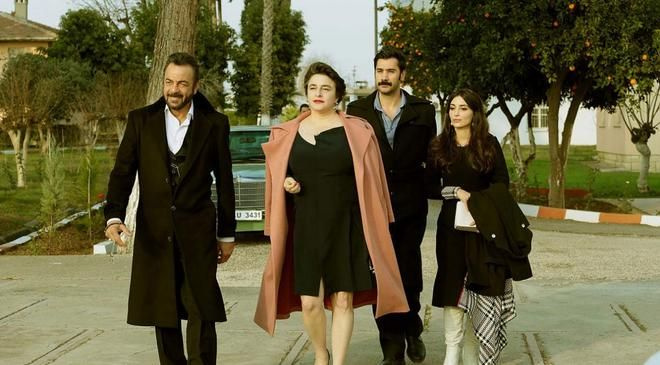 Bir Zamanlar ukurova dizisinde yaprak dkm yaanyor. Vahide Perim ile balayan ayrlk rzgar Uur Gne ile devam etti. Seyirci artk diziden ayrlk yaandka isyan etmeye balad.