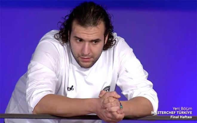 Masterchef Trkiye'de 3 Ocak 2021'de birincinin belirlenecei final iin geri saym balad. lk finalist pazartesi gecesi yaplan yarta ortaya kt. Barbaros Yololu ilk yemeiyle geriye dt yarta ikinci yemeinde Mehmet efe kak attrarak rekor oy ald. Barbaros Masterchef finaline 71 puan toplayarak kt. Emir 65 puanla ikinci olurken, Serhat 61 puanla nc olmutu. Masterchef birinciliinin favori isimlerinden biri olan Barbaros'un rakibi de yar finalle belli oluyor.