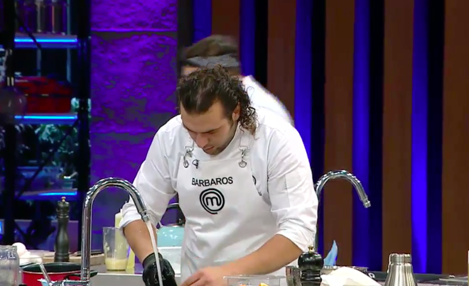 3 Ocak Pazar gn ise iki finalist bir men karacak. Canl olarak yaplacak blmde ise yarmaclar kendi imza yemeklerini yapacak. Cumartesi gn yaplan oyunlardan kazanlan puanlar, Pazar gnne aktarlacak. Canl yaynda yaplacak son oyunla birlikte MasterChef Trkiye 2020 ampiyonu belli olacak.