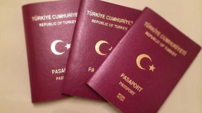 Harlar Kanunu Genel Tebliine gre, yeni ylda 6 aya kadar pasaportlar iin har tutar 227,20 lira, 1 yl sreli olanlar iin 332,10 lira, 2 yl sreli olanlar iin 542,20 lira, 3 yl sreliler iin 770,20 lira ve 3 yldan fazla sreli olanlar iin 1085,40 lira oldu.