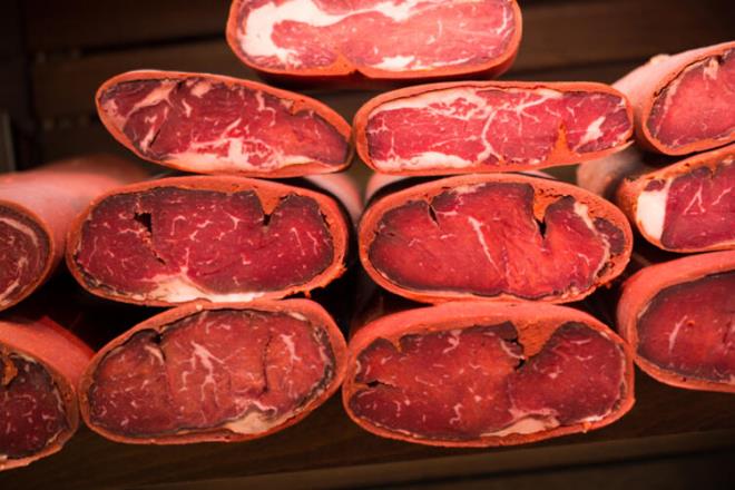 lenmi etler: Nitrat ierii yksek olan ilenmi etlerin kanser yapma riski olduka artmaktadr.