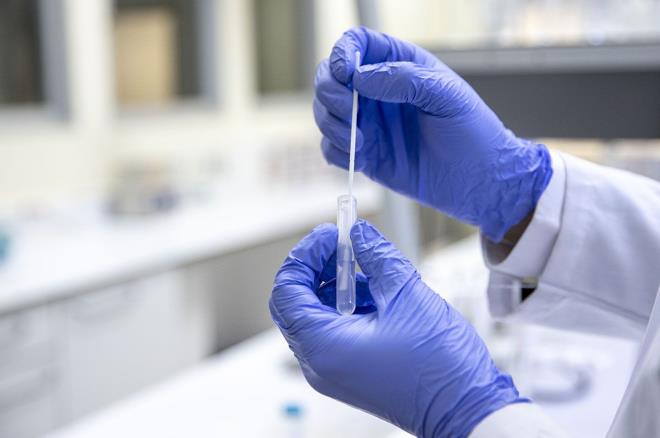 Koronavirs ok hzl test etmenin nemine iaret eden Atalar, "Kitleri de ok ucuz, cihazla seri halde testler yaplabilir. Bir kiinin ok hzl bir ekilde pozitif olduunu bulup karantinaya almak, salgn kontrol altna almak iin ok nemli. Teknoloji, ayn zamanda koronavirs benzeri salgnlarda kullanlabilecek zellikler tayor." eklinde konutu.