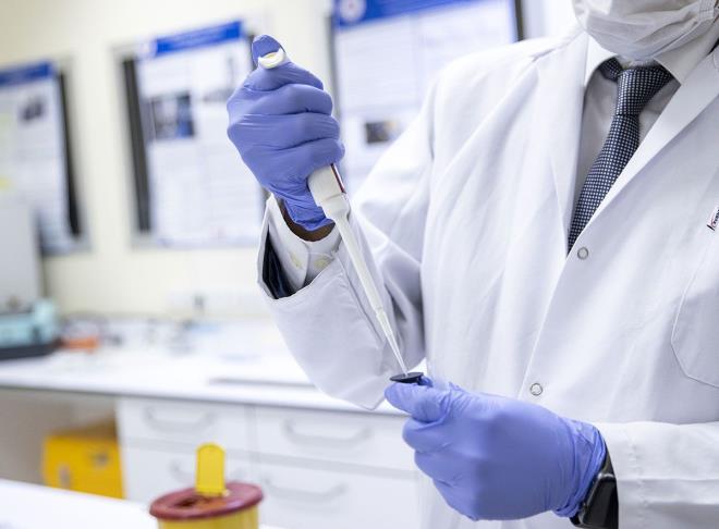 Optik yntemleri kullanarak hzl ekilde tan sistemi ve kitinin gelitirilmesi iin yrttkleri almann 7 ay srdn bildiren Orta, "kinci faz almalarnda olumlu sonular aldk. Burada hem laboratuvarda yaptmz hem de hastanede koronavirs hastalaryla yaptmz testlerin byk bir dorulukla sonu verdiini grdk." bilgisini paylat.