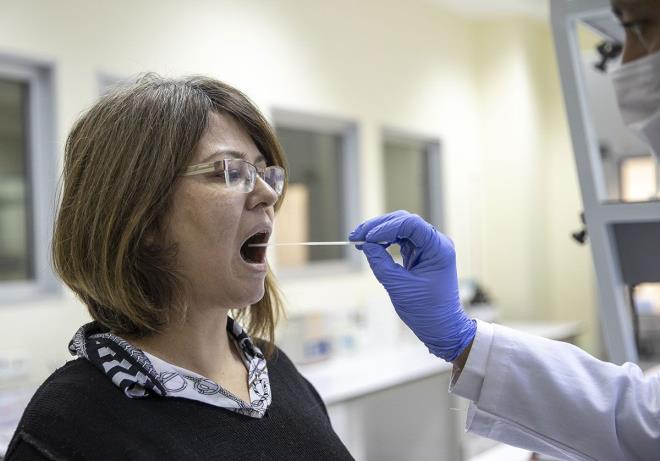 Koronavirsn Trkiye'de grlmeye balamasnn hemen ardndan hzl sonu veren bir test sisteminin gelitirilmesi iin projeye balandn bildiren Atalar, yle devam etti: "Proje tamamland ve PCR'n yerini alabilecek hem de ok hzl yani saniyeler iinde sonu verebilen bir yntem gelitirildi. Pozitifse hemen sonu veriyor, negatiflik olmas halinde kontrollerle biraz daha uzun sryor."