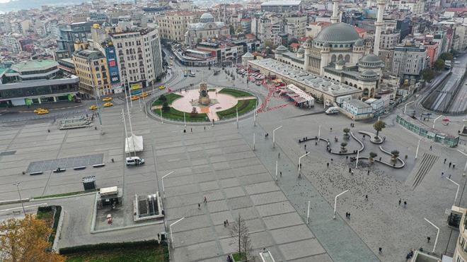 Ramazan Bayram da Trkiye'nin 81 ilinde arife gn ve bayram boyunca uygulanan sokaa kma kstlamas uyguland.