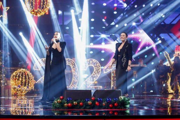 TV8 - 20.00 O Ses Trkiye<br>  TV 8&#8217;de O Ses Trkiye Ylba zel program ekrana gelecek. Programda birok nl isim yer alacak. Kerem Bursin, Hande Erel, Ezgi Mola, Cemal Can Canseven, Aleyna Tilki, Mert Frat, Serhat Kl, Enis Arkan, Hasan Can Kaya, Demet zdemir, brahim elikkol, zge zder, Sinan Gleryz, Miray Daner, Aya Ayin Turan, Nazl elik, Burcu zberk, Saadet zsrknt, Mustafa Mert Ko ve Hakan alhanolu sahneye kp en sevdikleri arklar syleyecekler. Sunuculuunu Acun Ilcal'nn yapaca O Ses Trkiye 2021 ylba zel blmnde jri yeleri ise Ebru Gnde, Hadise, Murat Boz, Beyazt ztrk olacak.