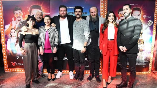 Fox TV - 20.00 ahane Hayatlar<br>  Fox TV'de ylba program olarak televizyonda ilk kez yaynlanacak olan ahane Hayatlar sinema filmi olacak.