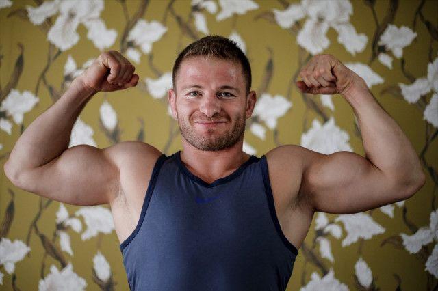 smail Balaban?, ?Sar frtnam? diye karlayan Bakan Bcek, Balaban?n Survivor 2021?de yaraca iin mutluluunu dile getirdi.