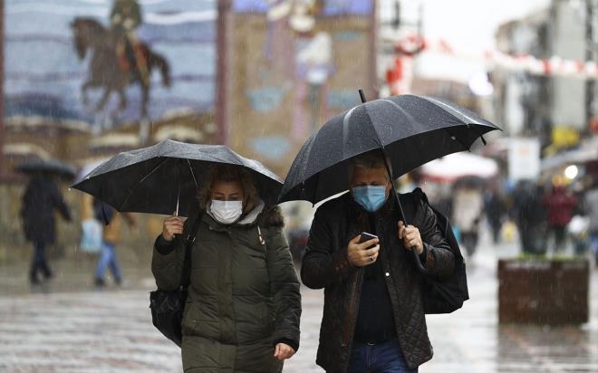 Ege kylarnda yer yer gk grltl saanak eklinde grlecek yalarn zmir evreleri ile Aydn'n kylarnda yerel olarak kuvvetli olmas bekleniyor.