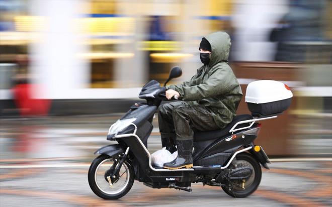 lkemizin bat kesimlerinin paral ve yer yer ok bulutlu, Marmara'nn gney ve dousu ile stanbul, Tekirda ve Krklareli evreleri, kuzey ve ky Ege, Bat Akdeniz ile Bat Karadeniz'in yamur ve saanak yal, dier yerlerin az bulutlu ve ak geecei tahmin ediliyor.