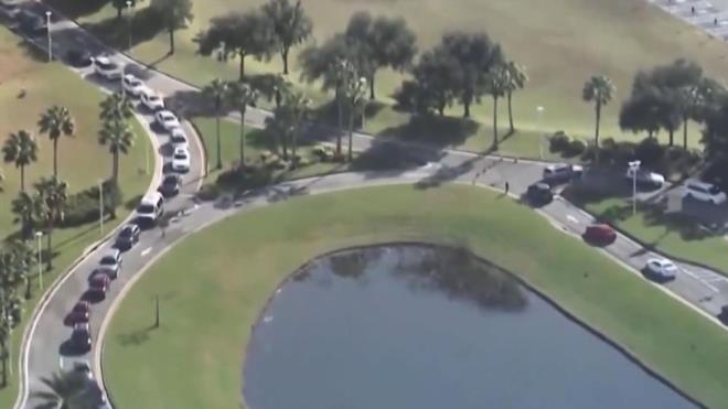 YALILAR PORTATF SANDALYELERDE SAATLERCE BEKLED  Birok yal da alama merkezlerinin nnde portatif sandalyelerde saatlerce beklemek zorunda kald.